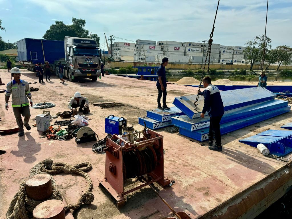 AVT cho thuê sà lan, cẩu, container, neo tời,...