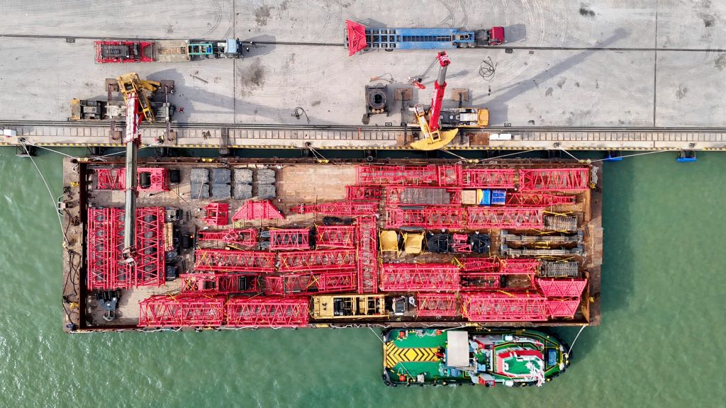 AVT vận chuyển bằng ponton