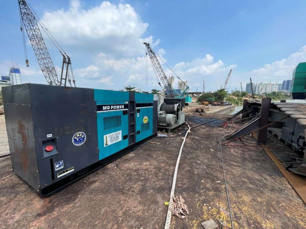 AVT cho thuê sà lan, cẩu, container, neo tời,...