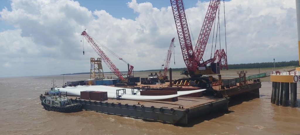 AVT vận chuyển bằng ponton